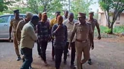 வழக்கறிஞரை கத்தியால் தாக்கி கொள்ளை.. மருத்துவ செலவிற்காக அவருக்கே பணம் வழங்கிய ஜூனியர் கைது..