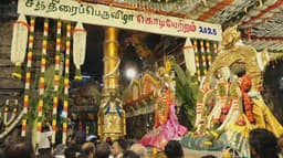 மதுரை மீனாட்சி அம்மன் கோவிலில் சித்திரை திருவிழா கொடியேற்றம்