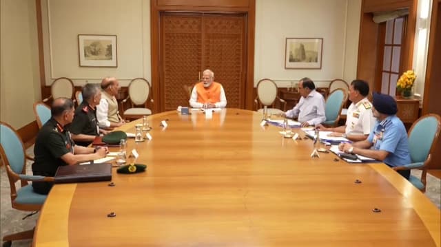 பாகிஸ்தான் மீது எந்த நடவடிக்கை எடுக்கவும் முப்படைகளுக்கு பிரதமர் மோடி முழுச் சுதந்திரம் அளித்துள்ளதாக தகவல்