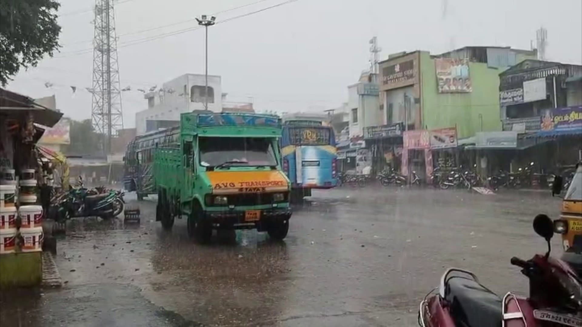 வேலூர் மாவட்டம் ஒடுகத்தூரில் ஆலங்கட்டி மழை - மக்கள் மகிழ்ச்சி