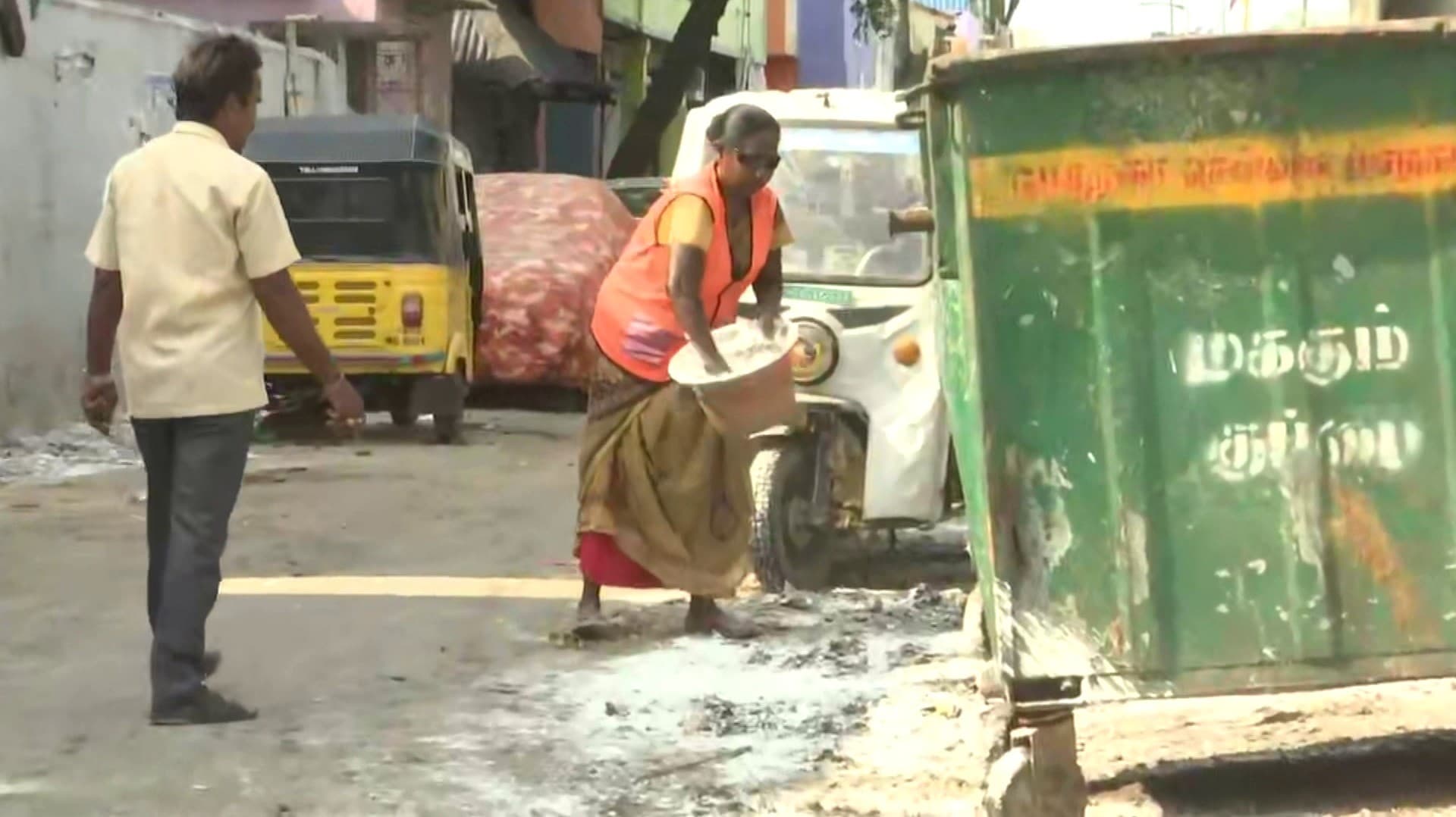 சென்னை மேயர் பங்கேற்ற நிகழ்ச்சியில் பிளீச்சிங் பவுடருக்கு பதில் சுண்ணாம்பு என புகார்