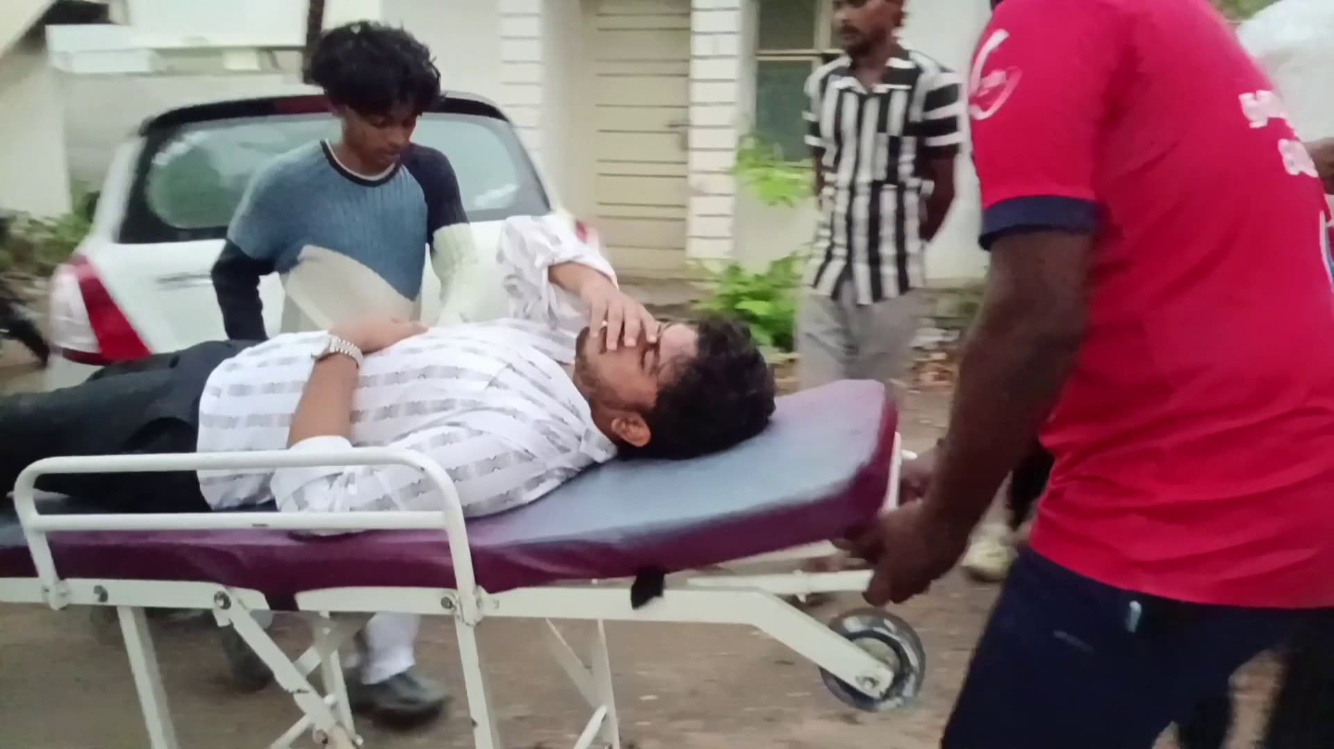 பொள்ளாச்சியில் காரில் கடத்தப்பட்ட ஆனைமலை பேரூராட்சி திமுக துணைத் தலைவரின் மகன் மீட்பு