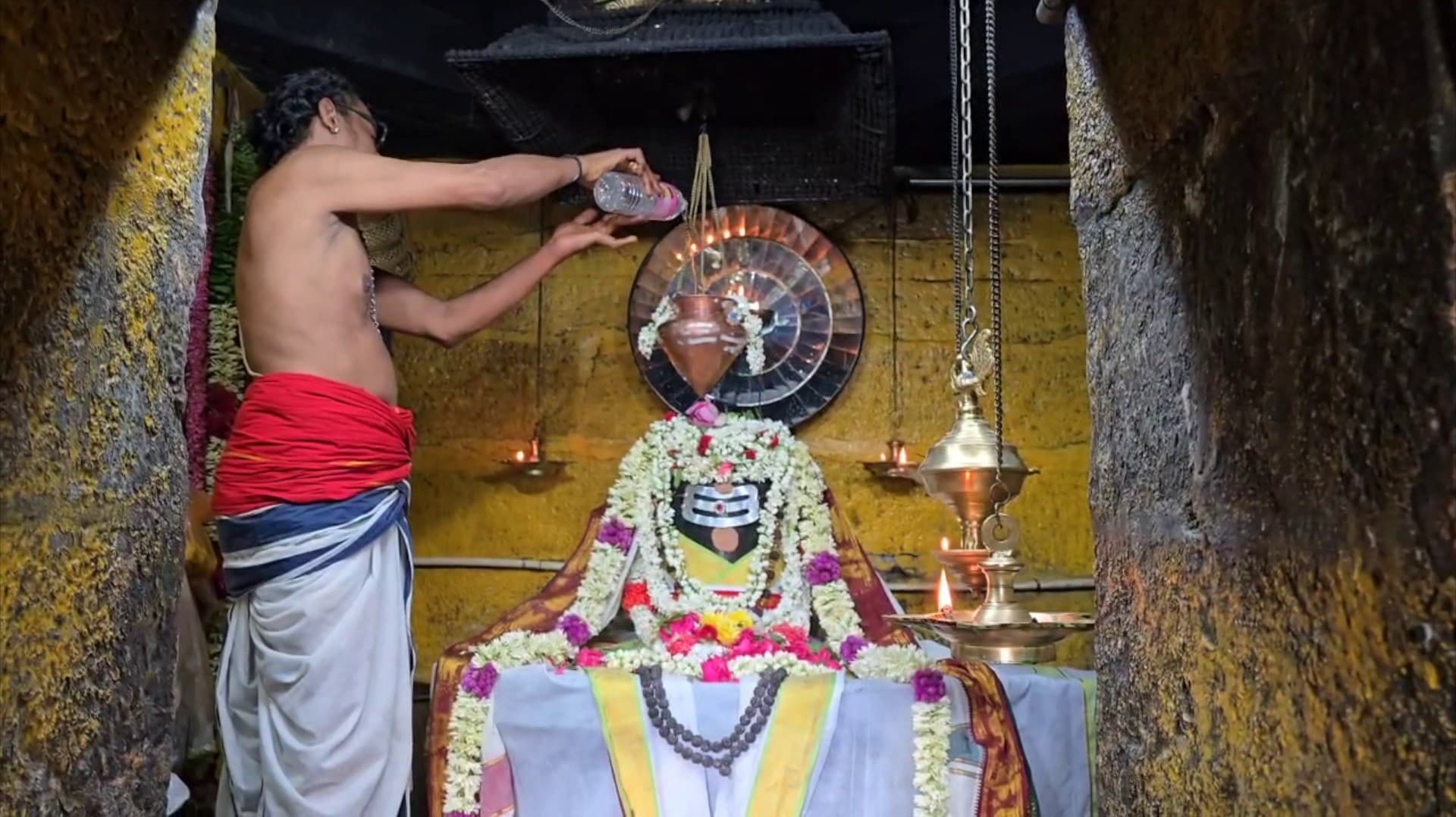 அக்னி நட்சத்திரத்தை முன்னிட்டு அண்ணாமலையாரை குளிர்விக்க திருமுழுக்கு