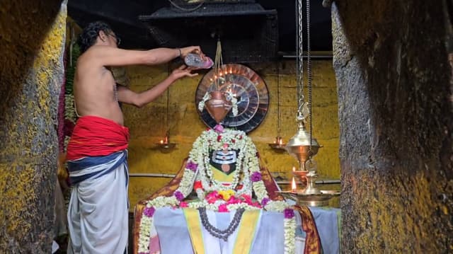 அக்னி நட்சத்திரத்தை முன்னிட்டு அண்ணாமலையாரை குளிர்விக்க திருமுழுக்கு