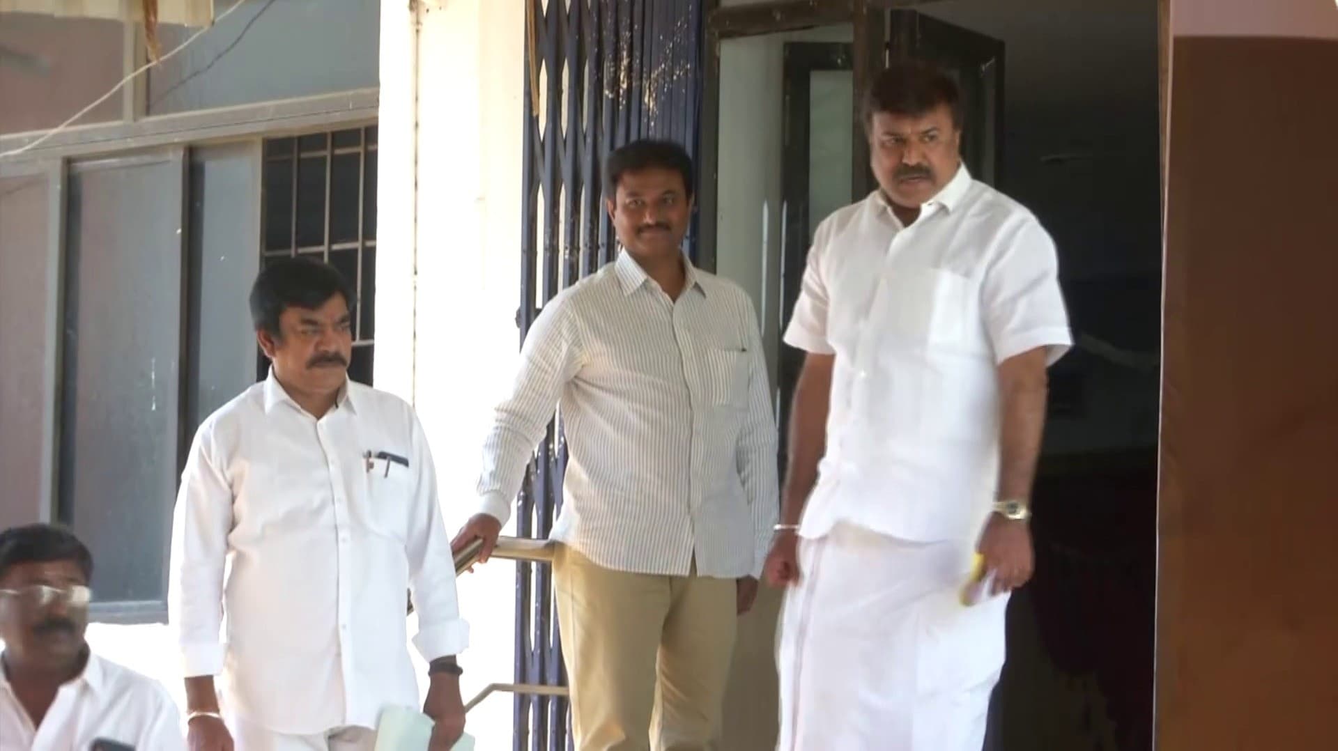 ”அ.தி.மு.க. வாக்குறுதி முழுக்க முழுக்க உண்மை,நேரம் வரும்போது அனைத்தையும் சொல்வேன்"