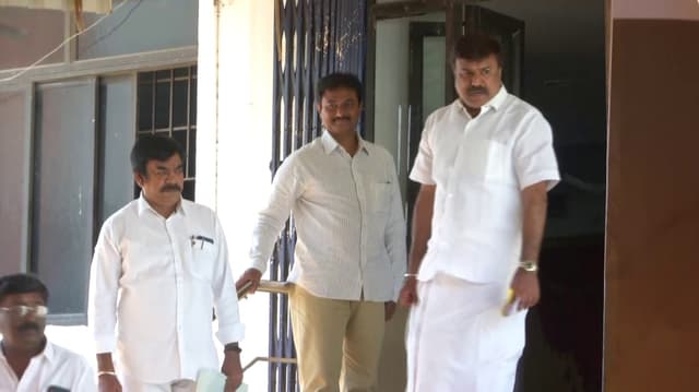 ”அ.தி.மு.க. வாக்குறுதி முழுக்க முழுக்க உண்மை,நேரம் வரும்போது அனைத்தையும் சொல்வேன்"