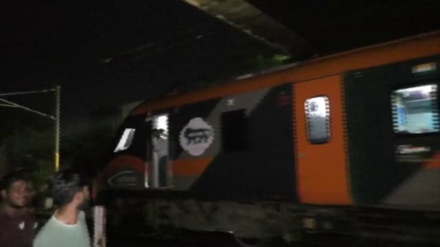மதுரை வந்தே பாரத் ரயில் பாதி வழியில் நிறுத்தம்