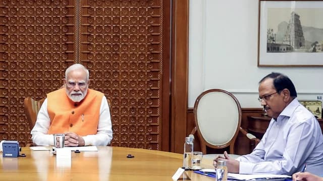 24 மணி நேரத்தில் 2ஆவது முறையாக பிரதமருடன் தேசிய பாதுகாப்பு ஆலோசகர் முக்கிய ஆலோசனை