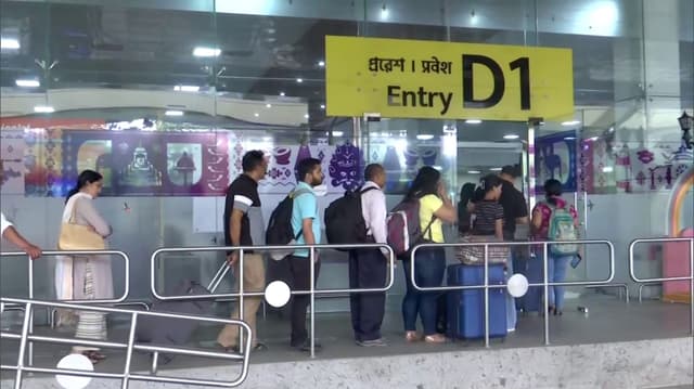 டெல்லியில் அனைத்து விமான நிலையங்களுக்கும் பாதுகாப்பு அதிகரிப்பு