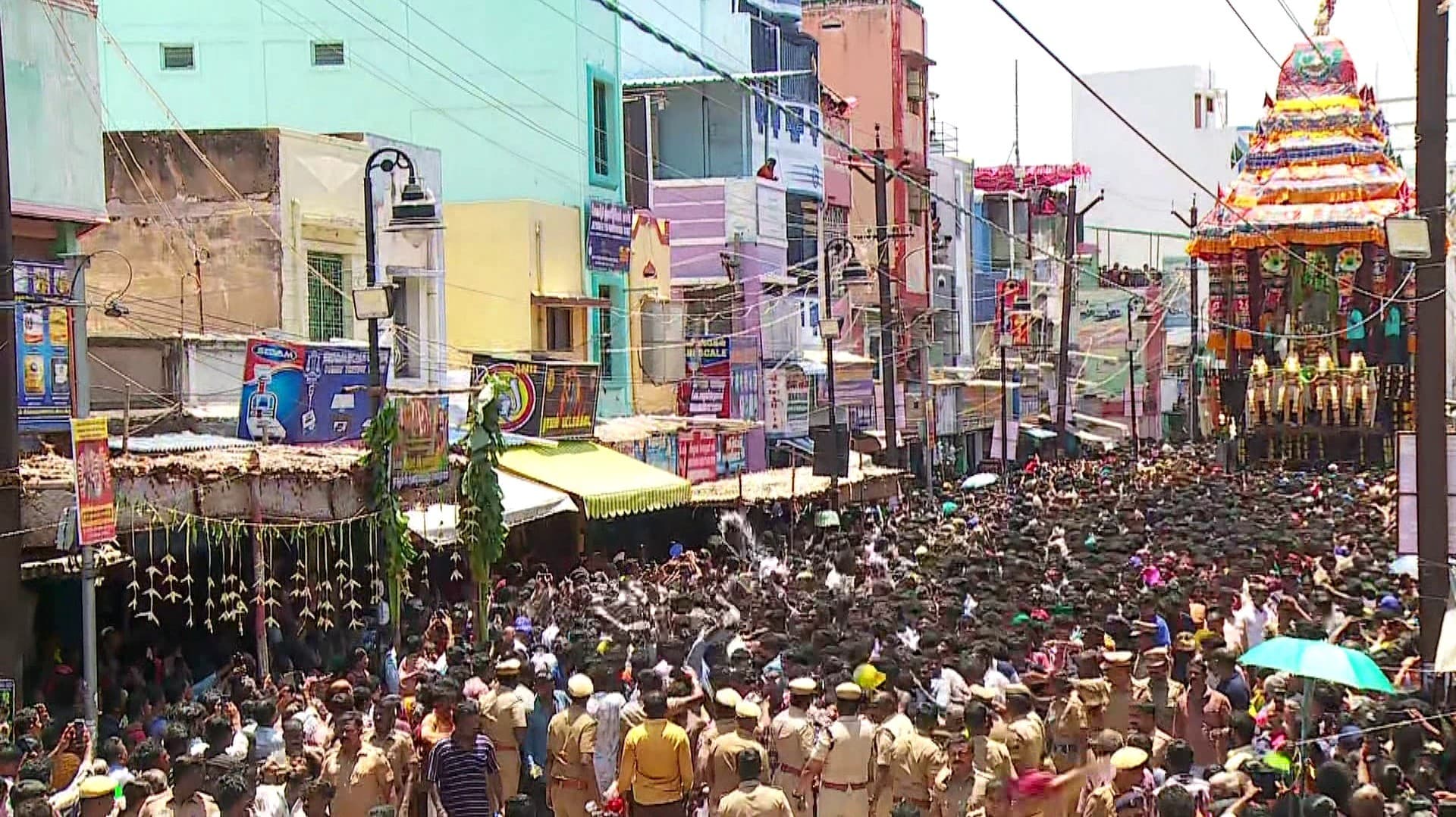 மதுரையில் சித்திரை திருவிழா தேரோட்டம் கோலாகலம்..