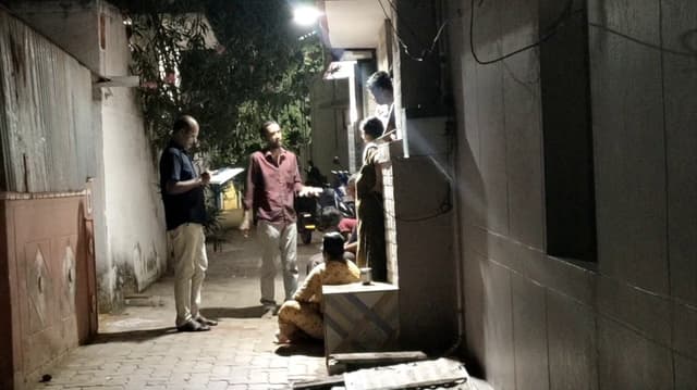 பெண்ணின் முகத்தில் மிளகாய்ப் பொடி தூவி 6 சவரன் நகை பறிப்பு