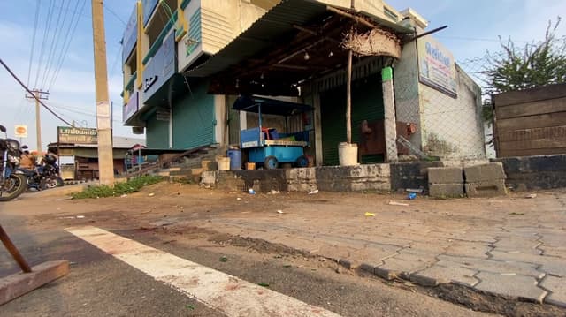 தண்ணீர் டம்ளரில் மதுபானத்தை கலந்து குடித்த நபர்... சிக்கன் ரைஸ் கரண்டியால் தாக்கியதில் பலி