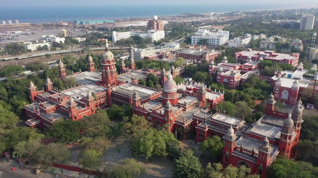 வணிக உரிமத்தைப் புதுப்பிக்க ரூ.1000 லஞ்சம் வாங்கிய அதிகாரிக்கு 5 ஆண்டுகள் சிறை