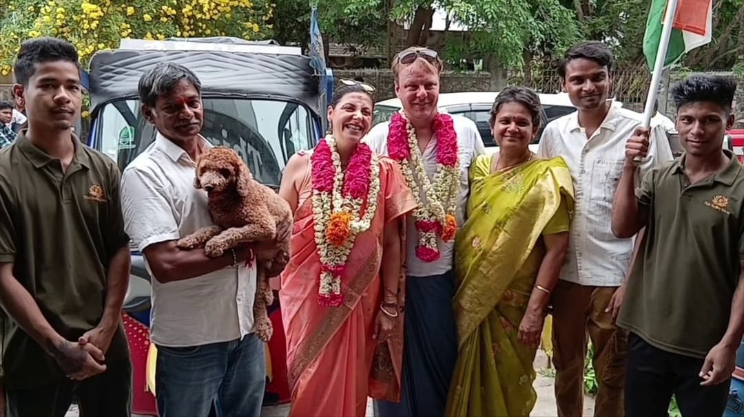 இந்தியா முழுவதும் ஆட்டோவில் பயணம் செய்த இத்தாலி நாட்டு தம்பதியினர்..