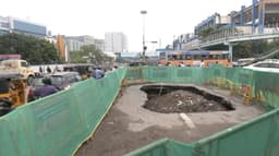 தரமணி சிக்னலில் ஏற்பட்ட பெரிய பள்ளத்தை மூடும் பணி பாதிப்பு..