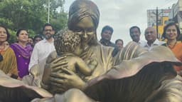 கோயம்புத்தூரில் அன்னையர் தினத்தையொட்டி தாய் - சேய் சிலை திறப்பு