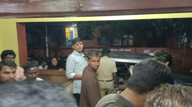 பீடி கம்பெனி உரிமையாளரிடம் ரூ.2.5 லட்சம் பணம் பறிப்பு - 3 பேர் கைது