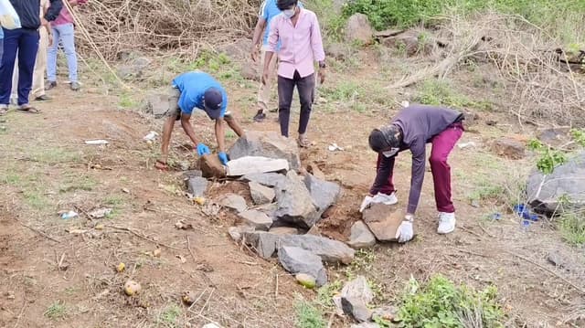 பெயிண்டரை கடத்திச்சென்று கொன்று புதைத்த 3 பேர் கைது