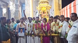 இபிஎஸ் பிறந்த நாளை முன்னிட்டு காயத்ரி ரகுராம் உள்ளிட்ட அதிமுகவினர் தங்கத்தேர் இழுத்தனர்..!