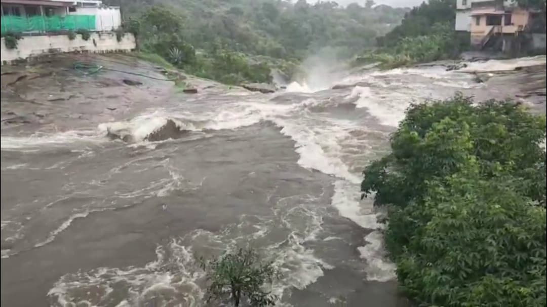 கேரளா இடுக்கி மாவட்டத்திற்கு  கனமழைக்கான  ரெட் அலர்ட்