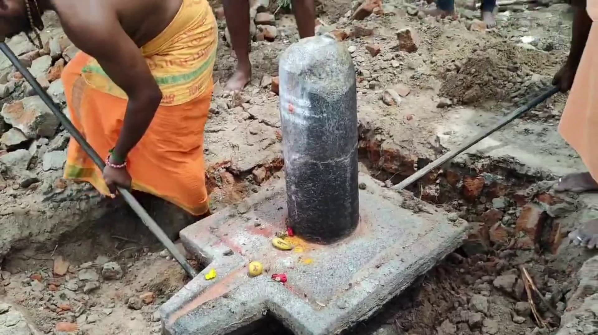 நிலத்தடியில் கிடைக்கப்பெற்ற 1200 ஆண்டுகள் பழமை வாய்ந்த பல்லவர் கால சிலைகள்?