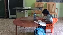 ஆள் நடமாட்டம் இல்லாத இடத்தில் கட்டப்பட்ட அரசு பள்ளி.. 3 ஆண்டுகாலமாக படித்து வரும் ஒரே ஒரு மாணவி.. பின்னணி என்ன?..