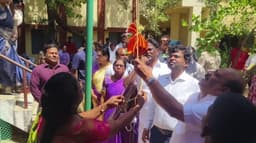 தலைகீழாக தேசியக் கொடியை ஏற்றிய அமைச்சர் தா.மோ.அன்பரசன்..  சல்யூட் அடித்த  மாவட்ட ஆட்சியர்..