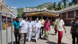 அண்ணாமலையார் கோவிலில் பச்சிளம் குழந்தைகளுக்கு நாள் முழுவதும் காய்ச்சிய பால்.. தொடங்கி வைத்தார் துணை சபாநாயகர்..
