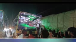 இருட்டில் லாரி இருப்பதை அறியாமல் அரசு பேருந்து மோதி விபத்து.. 2 பேர் பரிதாப உயிரிழப்பு..!