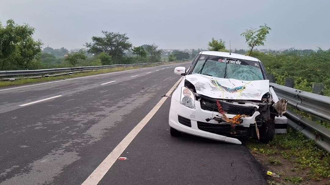 பாதயாத்திரை சென்றவர்கள் மீது கார் மோதி 3 பேர் உயிரிழப்பு