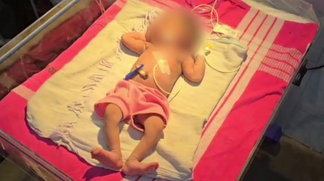 பிறந்து சில மணி நேரங்களே ஆன பெண் குழந்தையை  முட்புதரில் வீசி சென்ற கொடூரம்