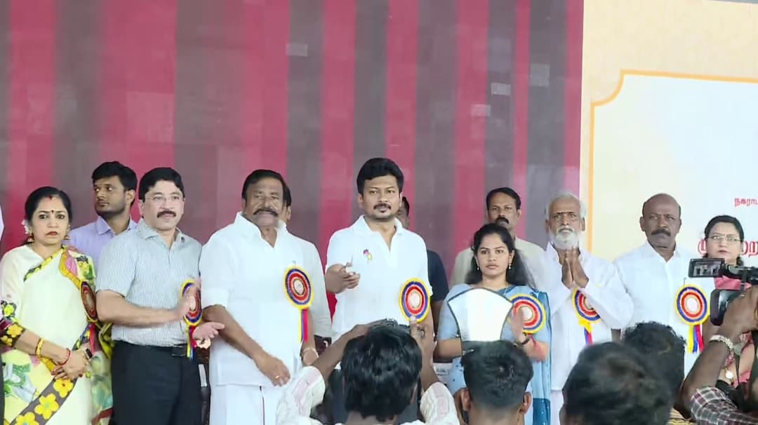 ரூ.1335 கோடி திட்டப்பணிகளை தொடங்கிவைத்தார் உதயநிதி ஸ்டாலின்.. அரசு பள்ளி மாணவர்களுக்கு ஊக்கத்தொகை..