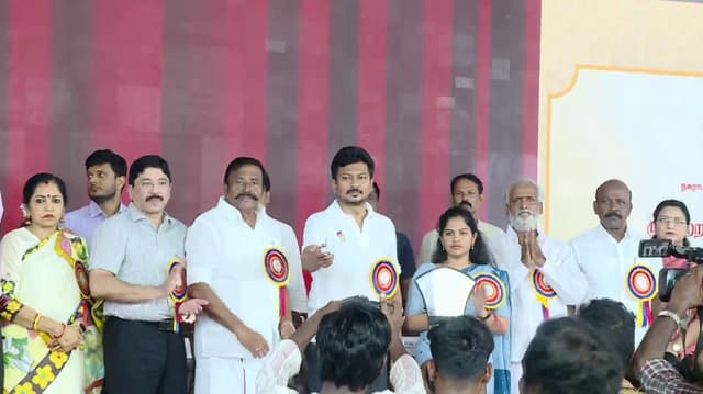 ரூ.1335 கோடி திட்டப்பணிகளை தொடங்கிவைத்தார் உதயநிதி ஸ்டாலின்.. அரசு பள்ளி மாணவர்களுக்கு ஊக்கத்தொகை..