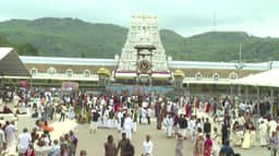 ஏழுமலையான் கோவிலில் வருடாந்திர ஜேஷ்டாபிஷேகம் நிறைவு.. 
மலையப்ப சுவாமிக்கு பால், தயிர், சந்தனத்தால் திருமஞ்சனம்.