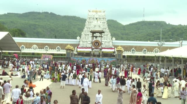 ஏழுமலையான் கோவிலில் வருடாந்திர ஜேஷ்டாபிஷேகம் நிறைவு.. 
மலையப்ப சுவாமிக்கு பால், தயிர், சந்தனத்தால் திருமஞ்சனம்.