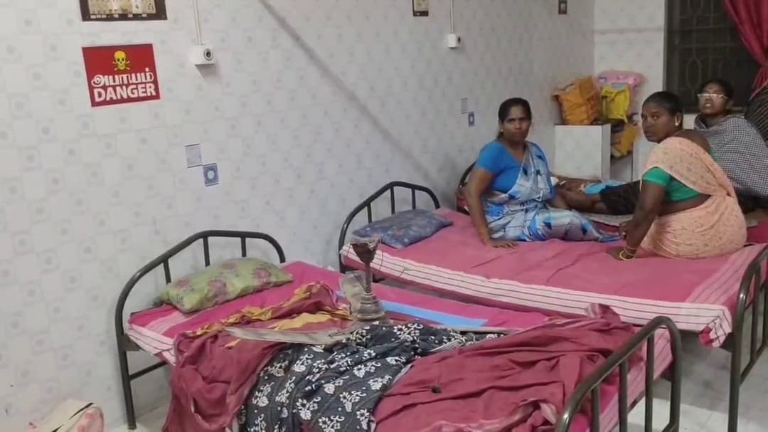 அரசு மருத்துவமனையில் படுக்கையில் அறுந்து விழுந்த மின்விசிறி