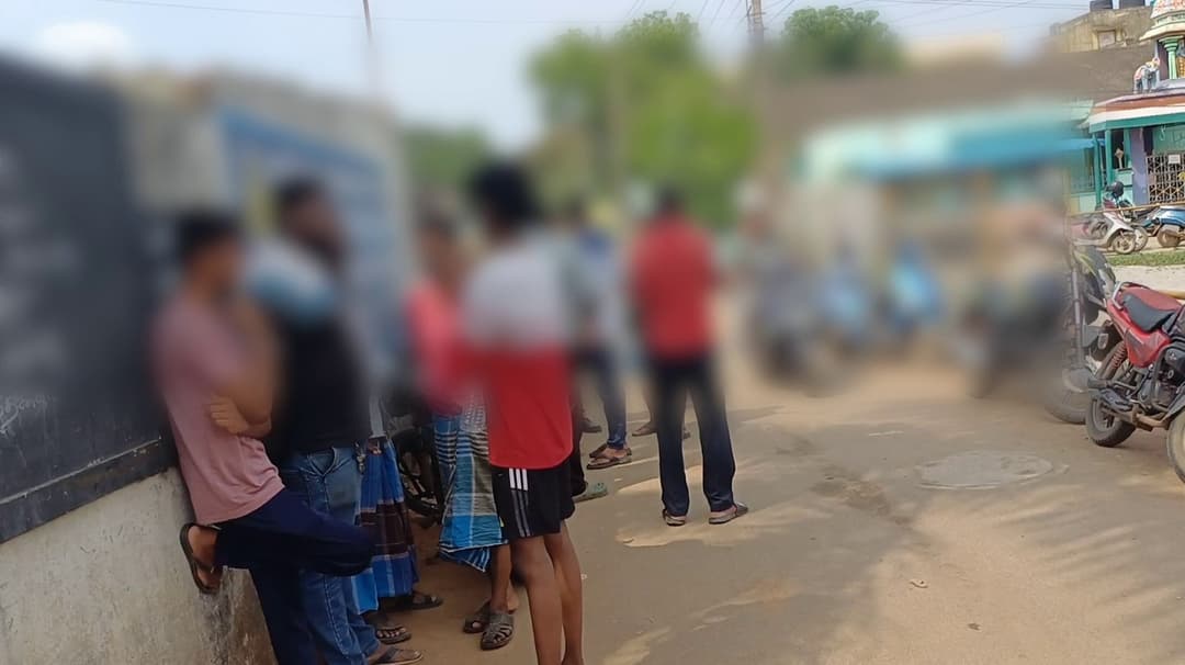 10-ஆம் வகுப்பு மாணவனை கண்டித்த தலைமை ஆசிரியர்... பள்ளியில் இருந்து வெளியேறிய மாணவன் வீட்டிற்கு செல்லவில்லை