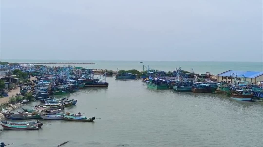 தடைக்காலம் முடிந்து மீன் பிடிக்க செல்ல இருந்த நிலையில் மீண்டும் மீன்பிடிக்க தடை
