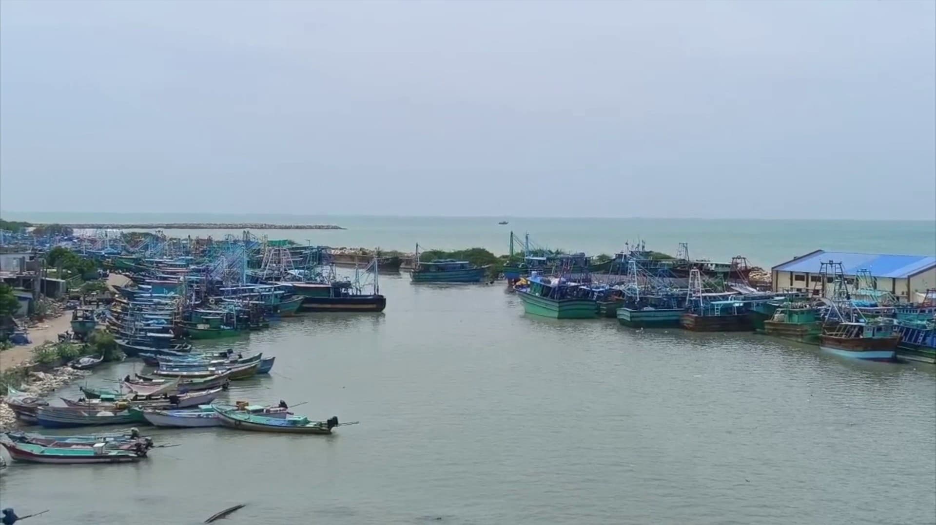 தடைக்காலம் முடிந்து மீன் பிடிக்க செல்ல இருந்த நிலையில் மீண்டும் மீன்பிடிக்க தடை