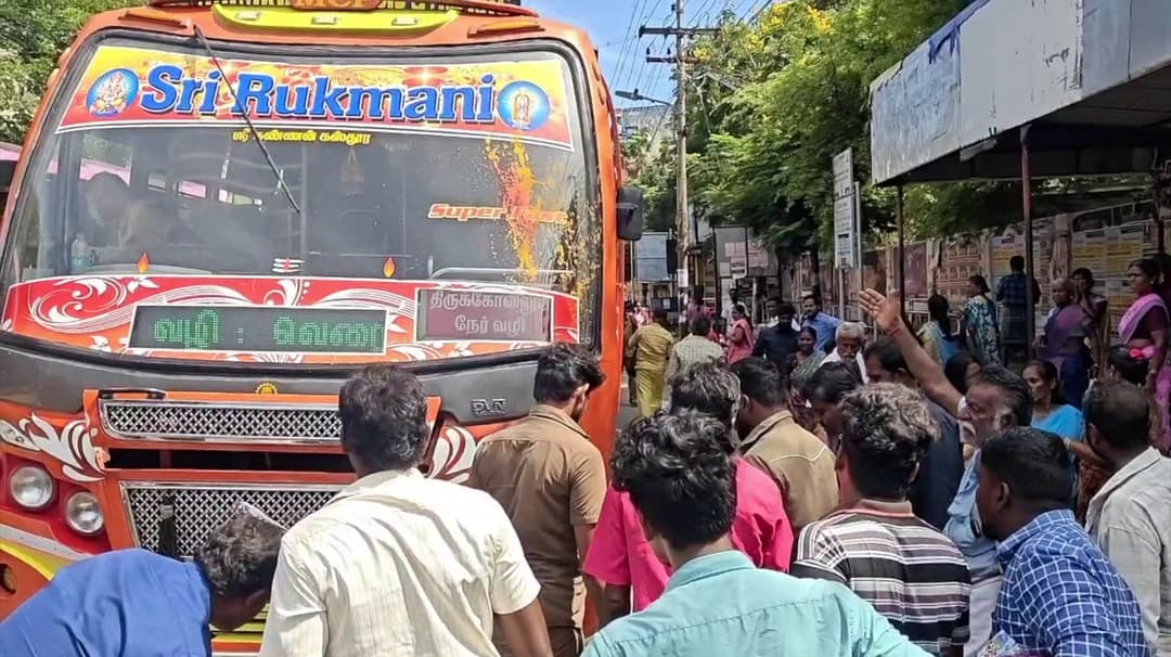தனியார் பேருந்து மோதி சாலையை கடக்க முயன்ற முதியவர் உயிரிழப்பு... ஓட்டுநர் தப்பியோட்டம்..