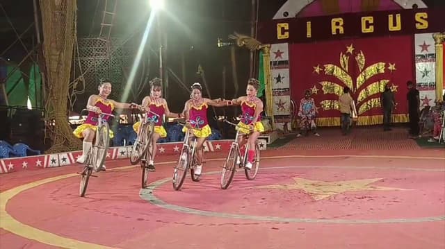 பிரபல ஜம்போ சர்க்கஸை நேற்று துவக்கி வைத்த மேயர் ராமகிருஷ்ணன்