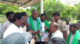 மூட்டைக்கு 100 ரூபாய் கொடுத்தால் மட்டுமே கொள்முதல் குற்றச்சாட்டு.. விவசாயிகள் திடீர் சாலை மறியல்..