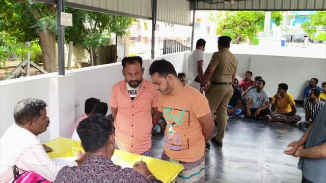 பல்லடம் அருகே சட்டவிரோதமாக குடியேறிய வங்கதேசத்தினர் 26 பேர் கைது