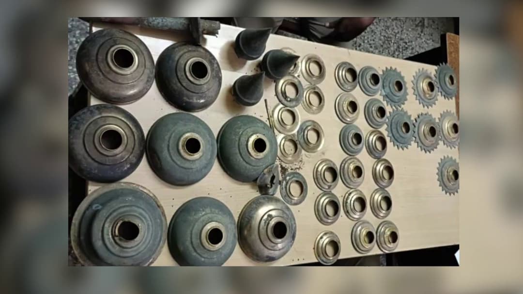 கோவில் கலசங்களை திருடி இரும்புக் கடையில் விற்ற 2 சிறுவர்கள் கைது..!