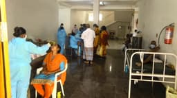 கொரோனா தொற்று - நாடு முழுவதும் 4 பேர் உயிரிழப்பு