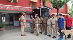 போதைப் பொருட்கள் கடத்தலை தடுக்க பேருந்து நிலையத்தில் மோப்ப நாயுடன் போலீசார் சோதனை