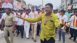 விஜய் பிறந்த நாள் பால்குட ஊர்வலத்தில் முன்னாள் நிர்வாகி ரகளை.. முன்னாள் நிர்வாகி குற்றச்சாட்டிற்கு மா.செ விளக்கம்