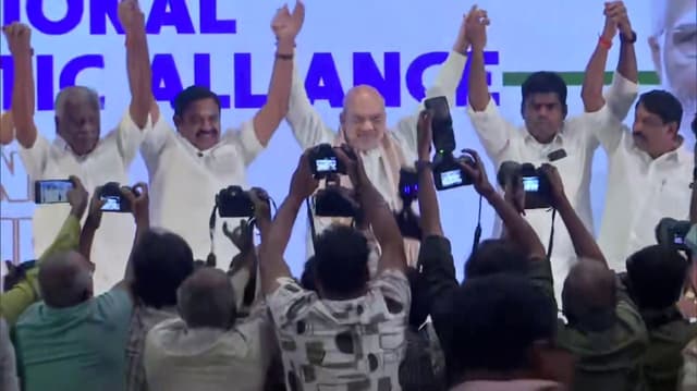 பா.ஜ.க. - அ.தி.மு.க. கூட்டணி தொடர்பாக உதயநிதி, டி.ஆர்.பி. ராஜாவுடன் முதலமைச்சர் ஆலோசனை
