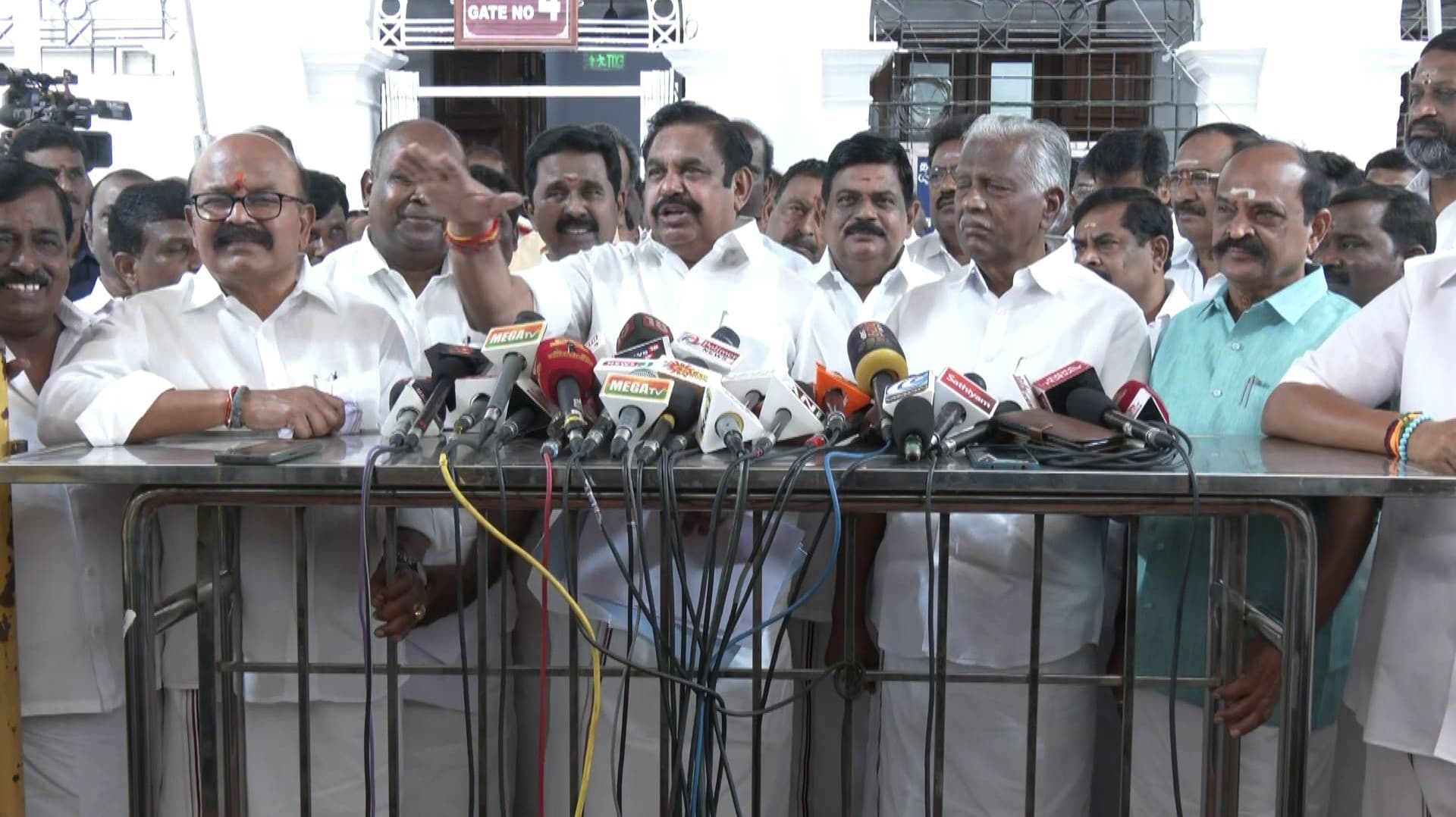 தேர்தல் நெருங்குவதால் மாநில சுயாட்சி நாடகத்தை நடத்தும் தி.மு.க. - இ.பி.எஸ்.