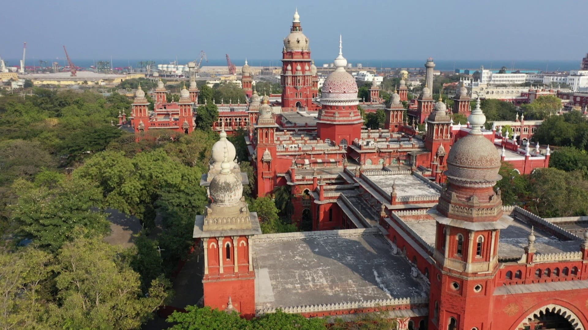 கல்வி நிலையங்களின் பெயர்களில் ஜாதிப் பெயர்களை நீக்க உத்தரவு